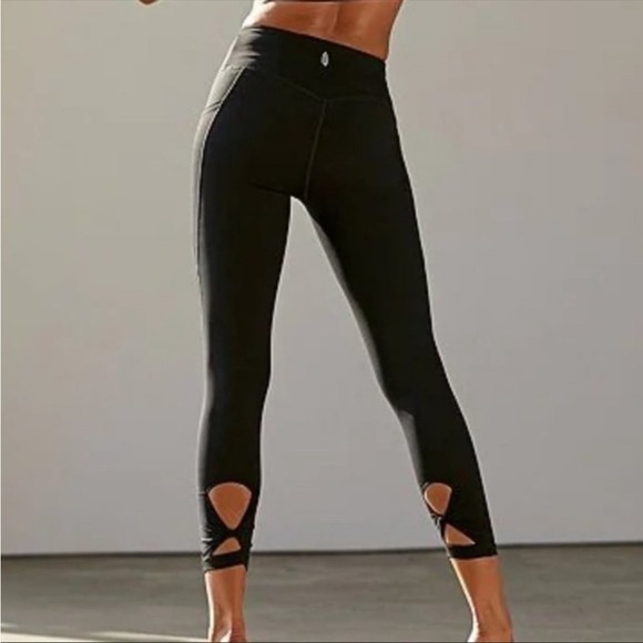 NEW Free People Black Wave Rider Leggings Size Medium